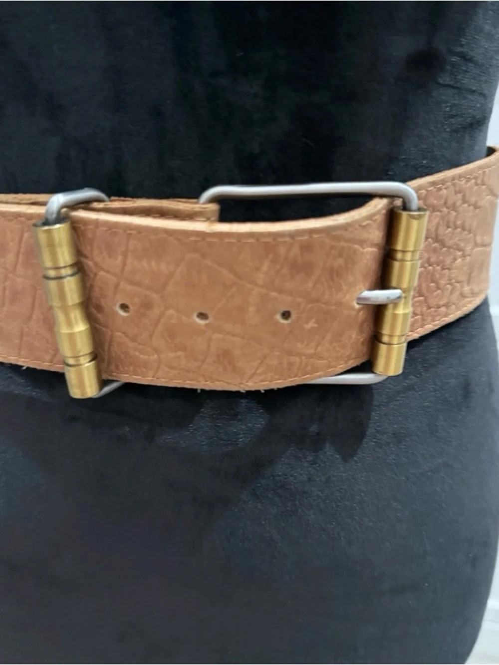 Women’s leather belt with 2 tone buckle